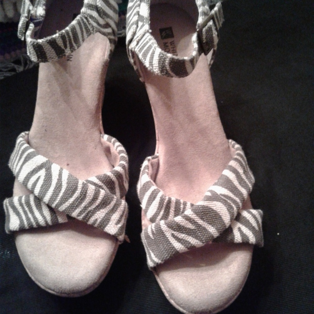 White Mountain zebra print casual shoe